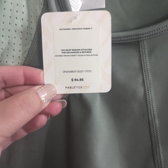 Fabletics Khloe Kardashian - Picture 3 of 7